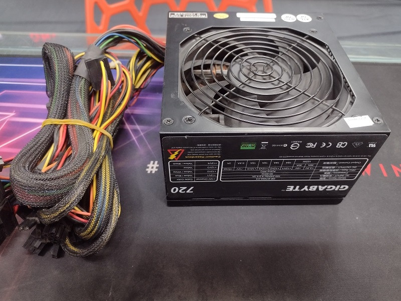 GIGABYTE 720W 80PLUS Certified Active PFC Power Supply 1 Month Warranty.